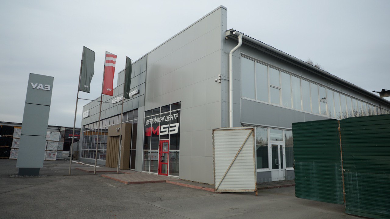 Фасад и территория